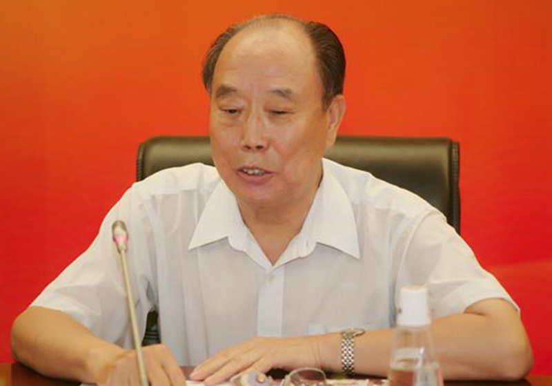 他是深圳市第六任市长，在任期间大力支持华为公司